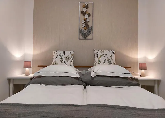 別荘 Harom Testver *